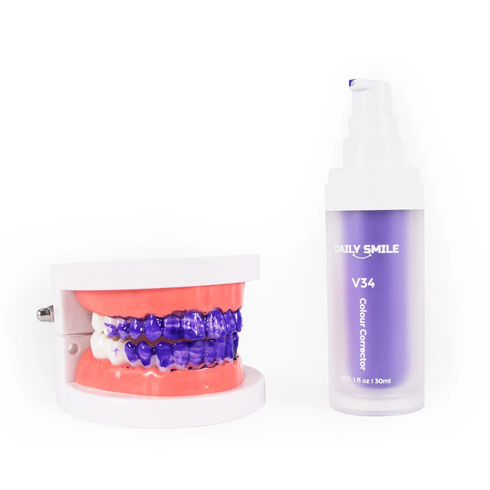 Daily Smile V34 paarse tandpasta naast een gebitsmodel met paars serum