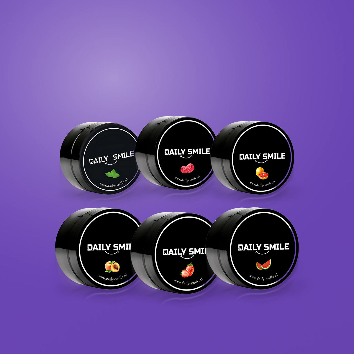 Daily Smile Ultimate Flavor Bundle, 6 potjes actieve kool tandpoeder op een paarse achtergrond