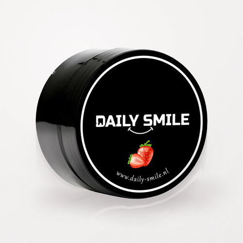 Daily Smile actieve kool tandpoeder Aardbei, zwart potje op een lichte studioachtergrond