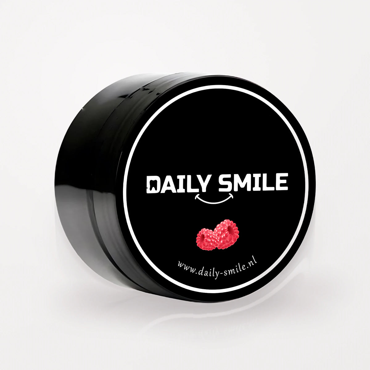 Daily Smile actieve kool tandpoeder Framboos, zwart potje op een lichte studioachtergrond