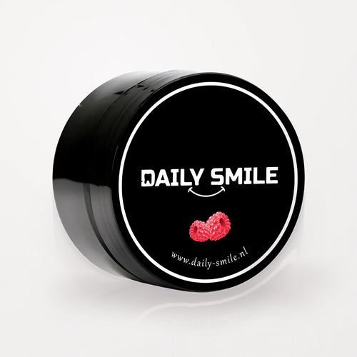 Daily Smile actieve kool tandpoeder Framboos, zwart potje op een lichte studioachtergrond