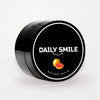 Daily Smile actieve kool tandpoeder Grapefruit, zwart potje op een lichte studioachtergrond