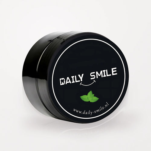Daily Smile actieve kool tandpoeder Mint, zwart potje op een lichte studioachtergrond