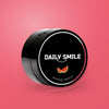 Daily Smile actieve kool tandpoeder Watermeloen op een roze achtergrond